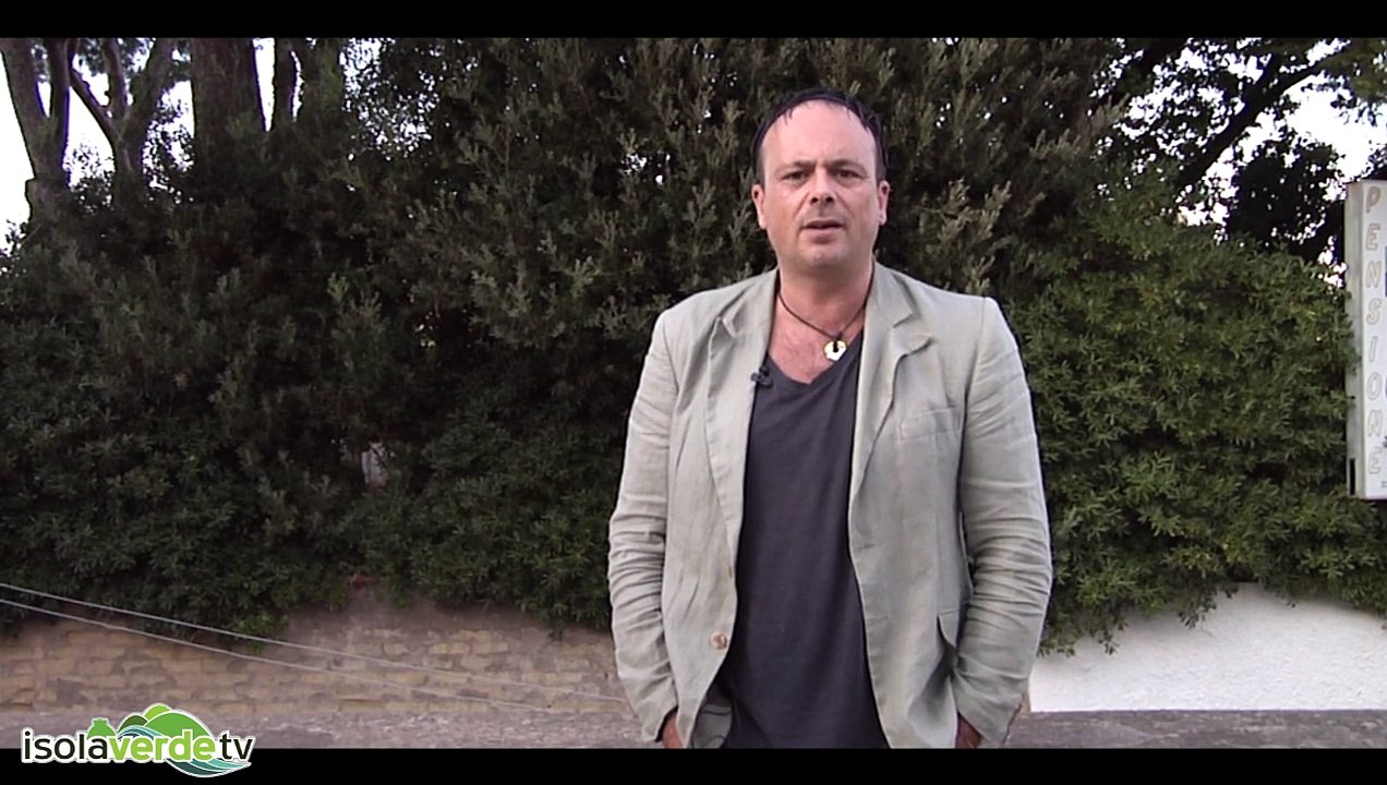 PRESA DIRETTA INFANGA ISCHIA? VERO, COME CHE... CICCIOLINA E' VERGINE