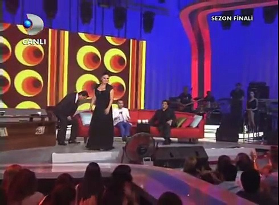 -İzel   Baba Beni Maziye Götür Beyaz Show 27 06 2010