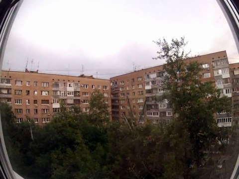 Нечто ползает по стенам домов в Самаре!