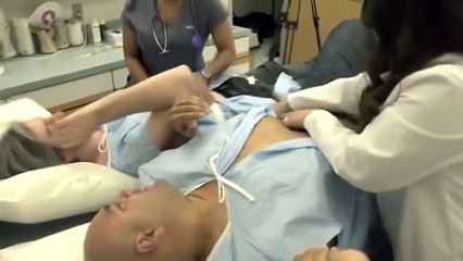 Мужчинам дали почувствовать боль от схваток!