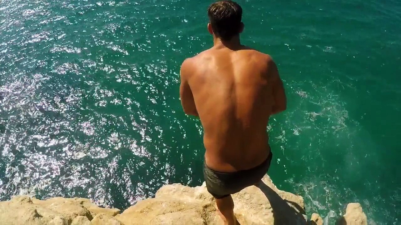 Primal South Laguna.... jumps, dives, barrels and chicks