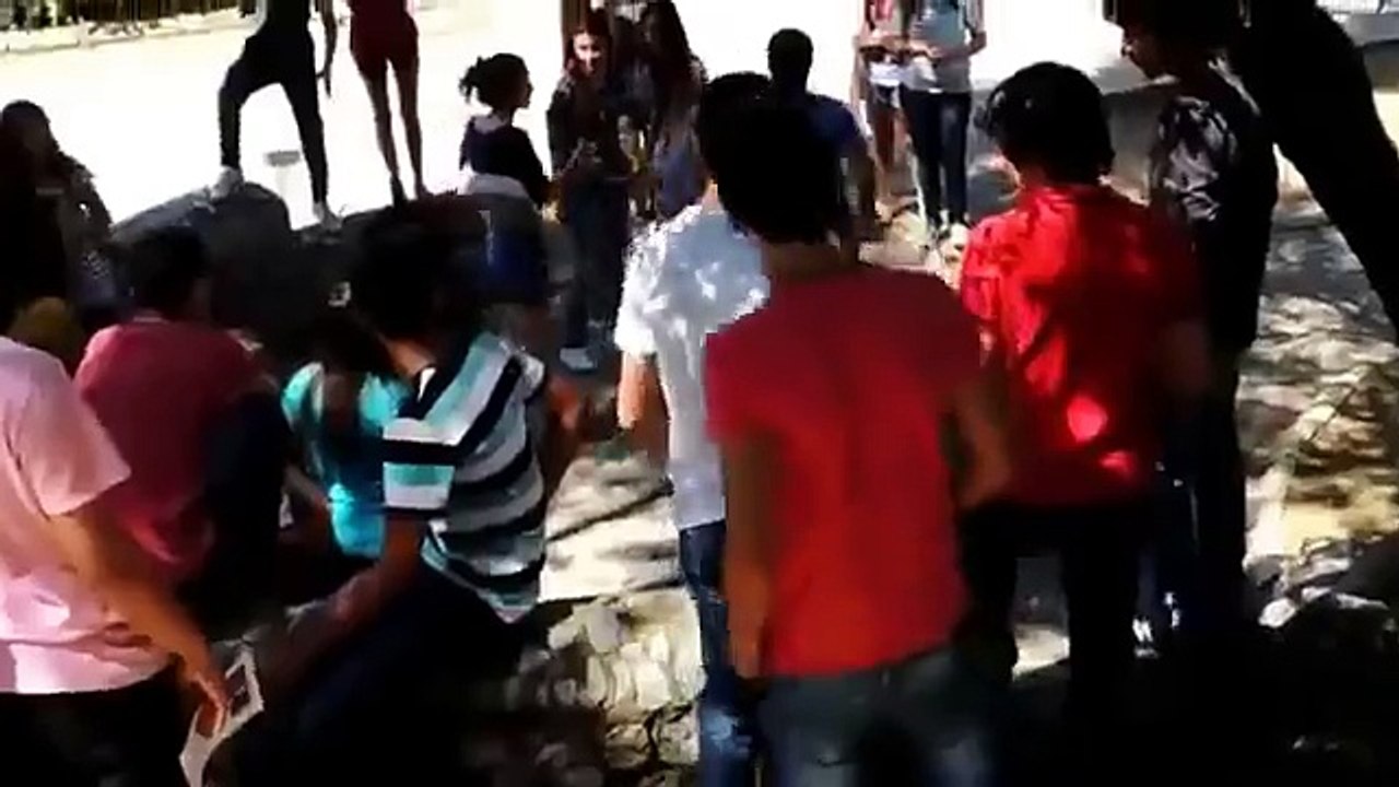 Genç kızlar fena kavga etti ☆ Komedi ve Eğlence izle (video)  ツ