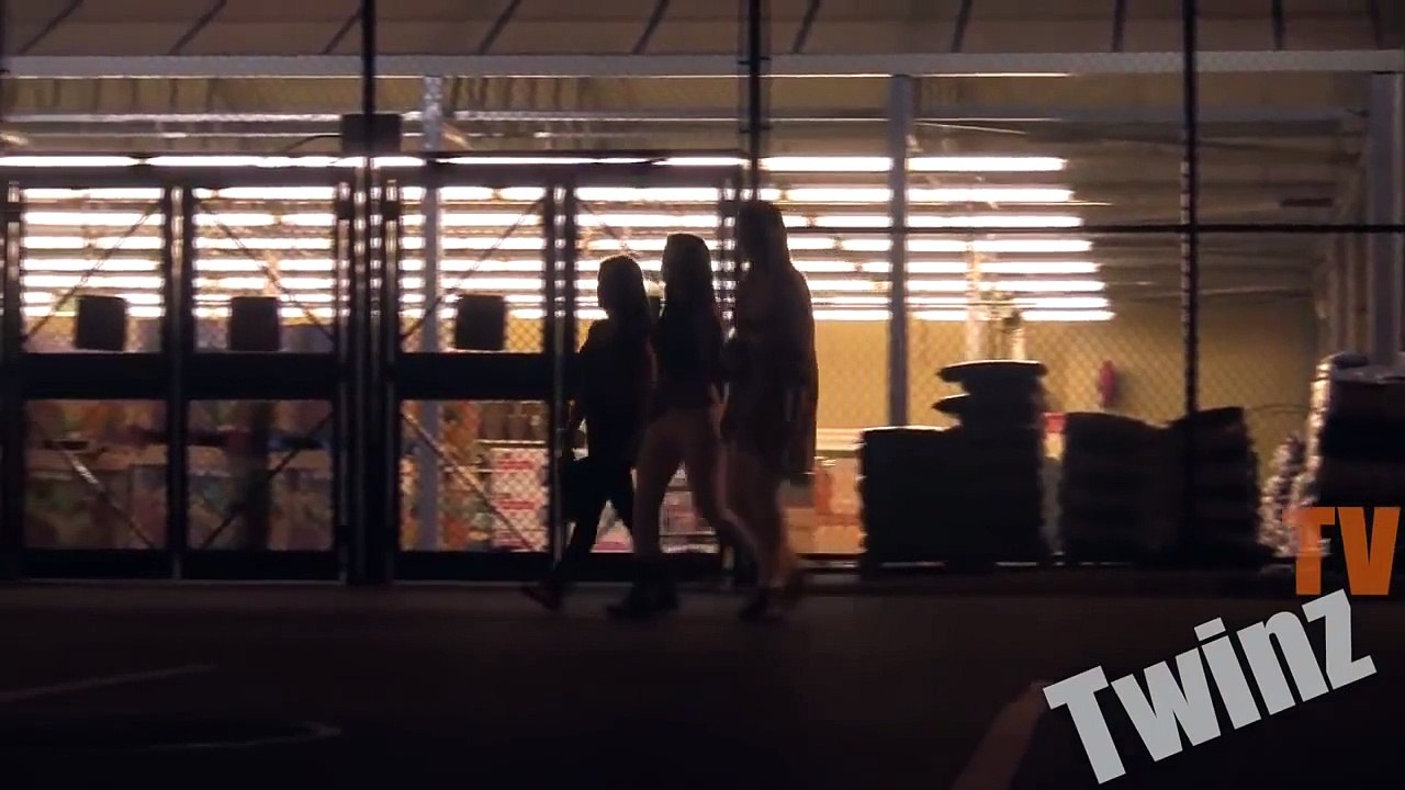 Killer Clowns in the Hood (PRANKS GONE WRONG) - Funny Videos 2014 - Best Pranks