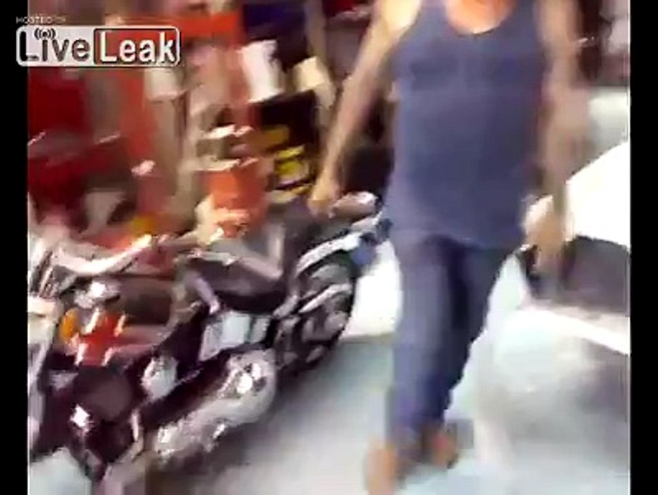 Dickhead of the Day - Dumping a Harley!!