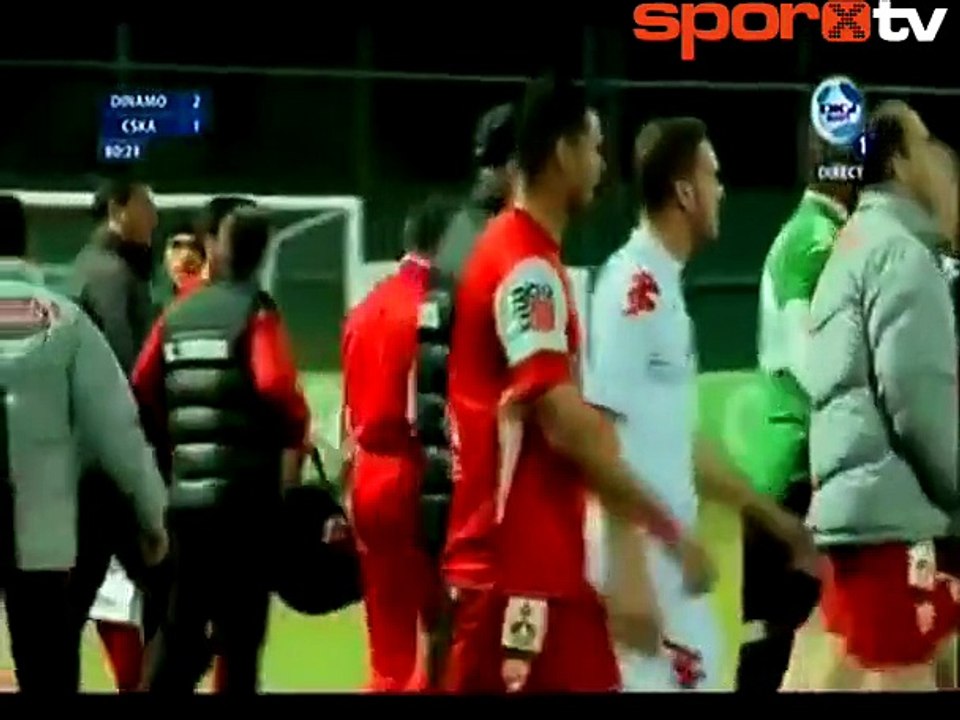 Platini tekme tokat girişti!