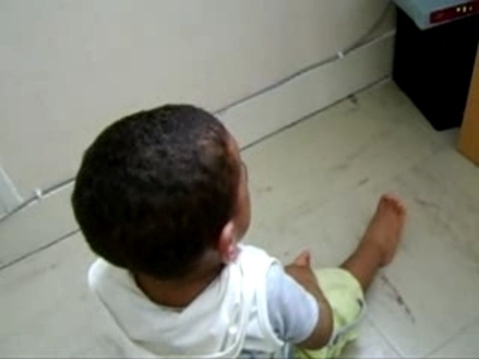 Johann se tape la tête