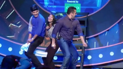 Salman Khan's TOWEL DANCE @ Bigg Boss 9 Launch