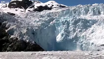 Amazing Ice tsunami Caught On Cam