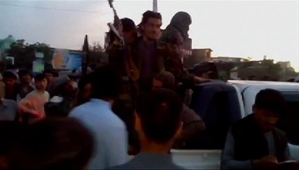 Taliban raise their flag in Kunduz