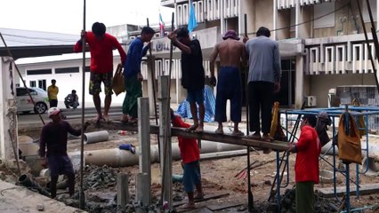 Great team work on construction site in Pakistan! Pile driving!