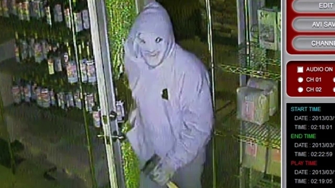 UFO SIGHTINGS 2015 - NEW UFO SIGHTINGS 2015 - ALIEN CAUGHT ON SELFIE PHOTO LIONEL MESSI