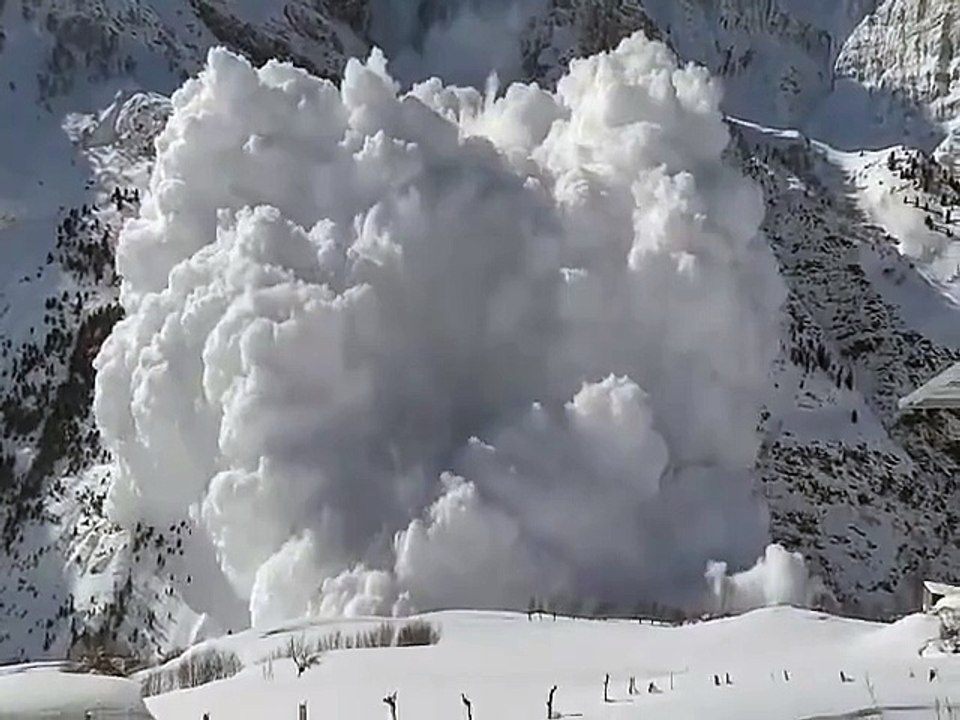 Intense Avalanche Caught on Camera in India/Pakistan