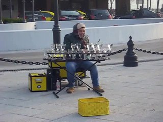 Street Performer Amazingly Plays Music on Water Glasses - Wonderful