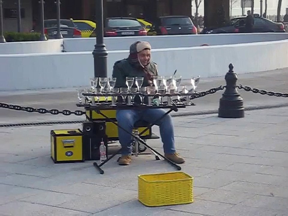 Street Performer Amazingly Plays Music on Water Glasses - Wonderful
