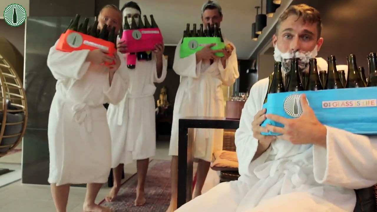 Ils reprennent la musique du roi lion avec bouteilles de bières !