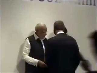 See What Indian PM Narendra Modi Did When Mark cam in Front Of Camera