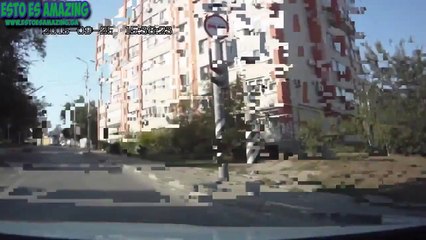 Camion Cargado De Harina Choca Contra Edificio Residencial