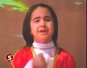 İstiklal Marşı'nı Okurken Hitler'e Dönüşen İlkokul Öğrencisi