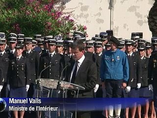 Var: hommage de militaires et d'anonymes aux deux gendarmes tombées en mission