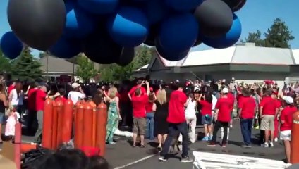 Ils voyagent avec des ballons !