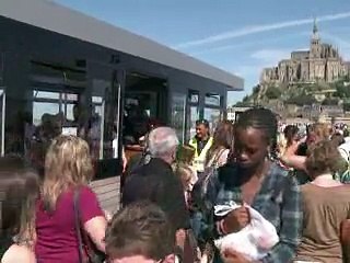 Au mont Saint-Michel les touristes ne veulent pas marcher pour le commerce