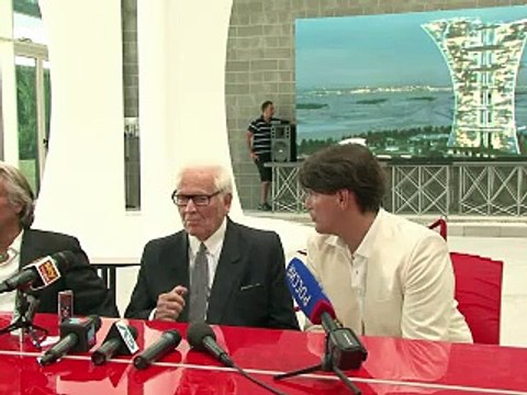 Venise: la tour géante de Pierre Cardin fait des vagues dans la lagune