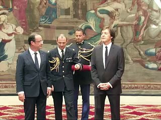 Paul McCartney décoré de la Légion d'honneur par François Hollande
