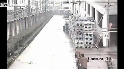 4 Painters Get 10,000 Volts