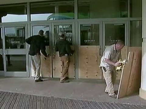 Ouragan Sandy: vols annulés aux Etats-Unis, premières évacuations