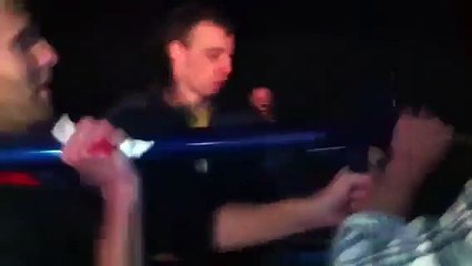 Ils allument un feu de camp au bazooka