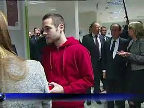 Hollande lance les emplois d'avenir, au coeur d'une ambition nationale