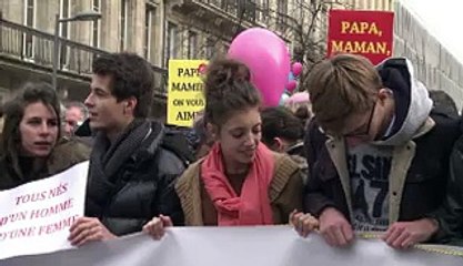 Mariage gay: des milliers d'opposants défilent dans cinq grandes villes, dont Bordeaux