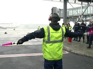 Florence Cassez retrouve la France, libre et "innocente"