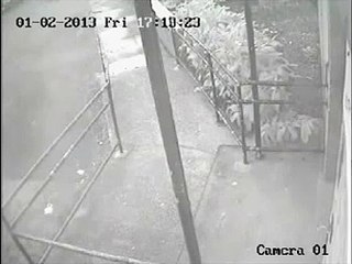 Une caméra de surveillance capture les images d'un fantôme !