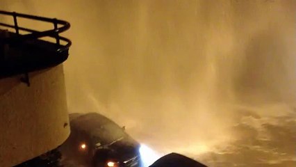 Un jet d'eau de 15 mètres en pleine rue