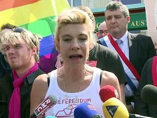 "Hollande, ta loi, on n'en veut pas": les anti-mariage homo manifestent à Paris