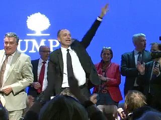 Copé s'en prend sévèrement à Hollande pour son premier anniversaire à l'Elysée