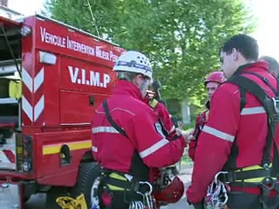 Trois morts dans l'incendie d'une usine désaffectée squattée par des Roms à Lyon