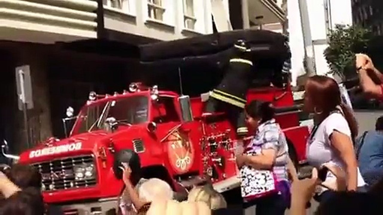 Le mari rentre plus tôt, l'amant s'échappe par la fenêtre