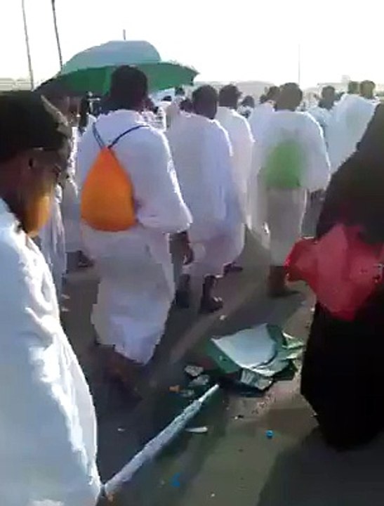 Pakistan Imran Khan Supporter with PTI Flag in HAJJ Makkah Saudi Arabia 2015