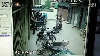 6 hommes sauvent une fillette qui chute du 4e étage
