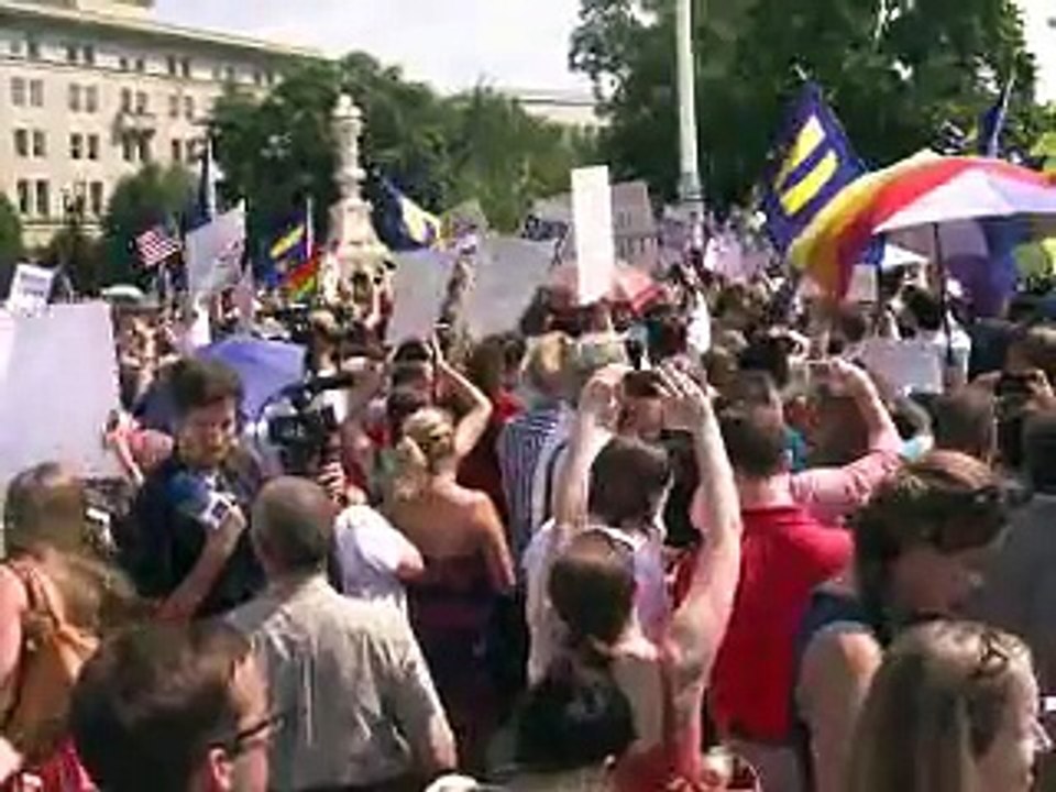 Etats-Unis: la justice accorde une victoire aux couples homos