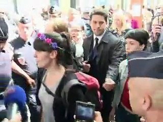 Les trois Femen libérées dans la nuit à Tunis de retour en France