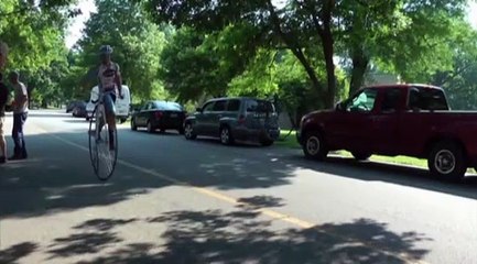 Une course de vélos à l'ancienne