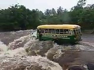Accident de bus mortel dans une rivière