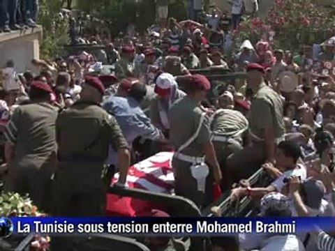 Tunisie: marée humaine pour les funérailles du député Brahmi