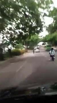 Une accident de moto après une conduite imprudente