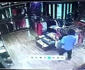 Un voleur pris en flagrant délit et mis K.O.