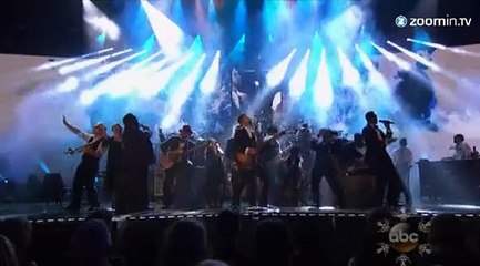 Taylor Swift, reine des Amercian Music Awards