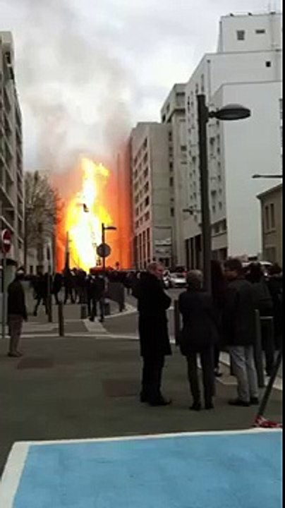 Marseille : un incendie impressionnant ravage une rue